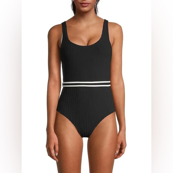 SOLID & STRIPED
Wo Annemarie Reversible One-Piece - Blackout
Marshmallow - Picture 2 of 4